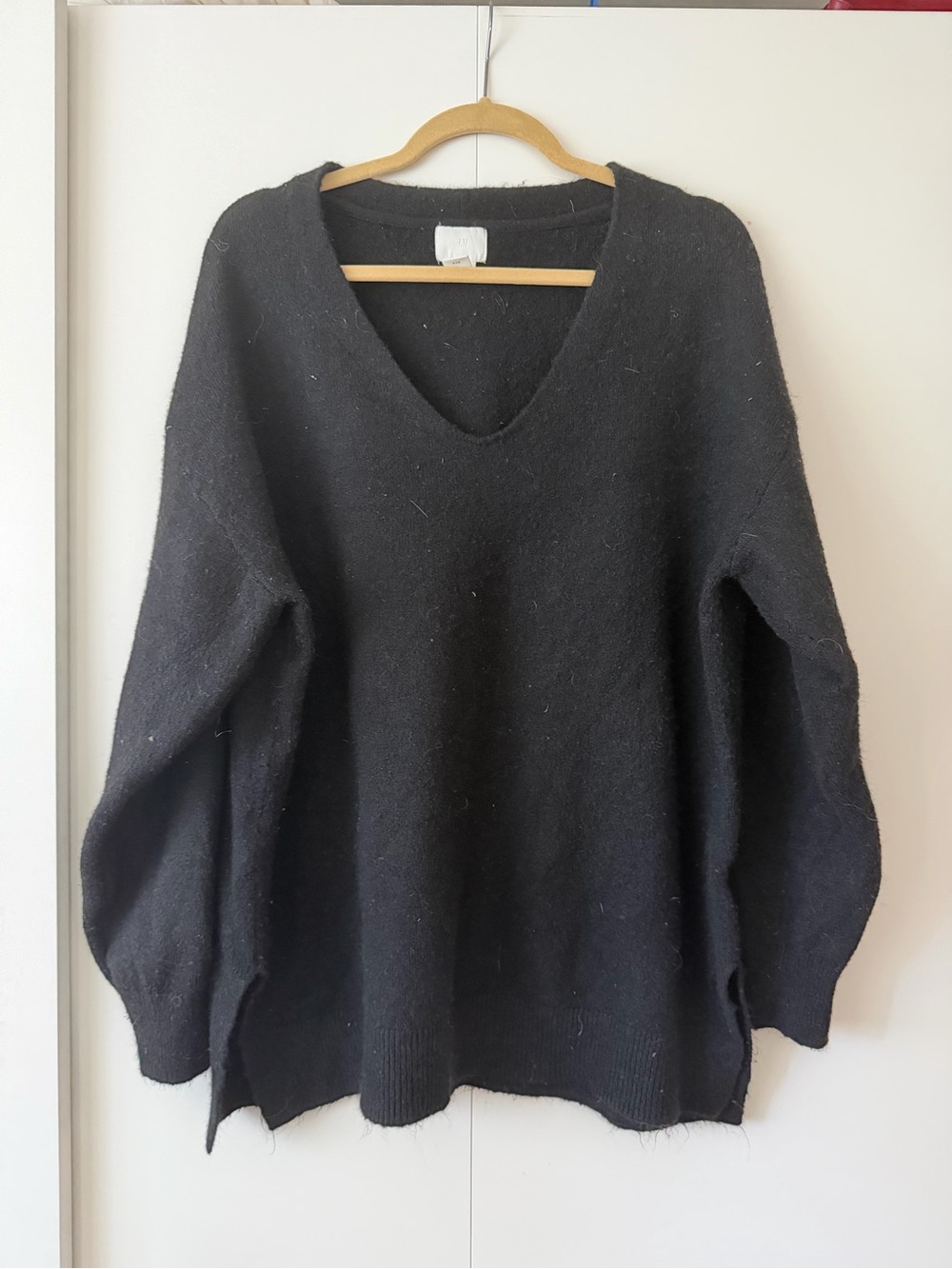 H&M Black Oversized V-Neck Women's Sweater